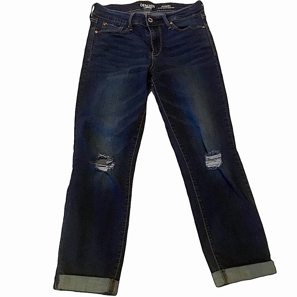 Denizen from Levi’s modern boyfriend capris size 2-W26. In like new condition!
